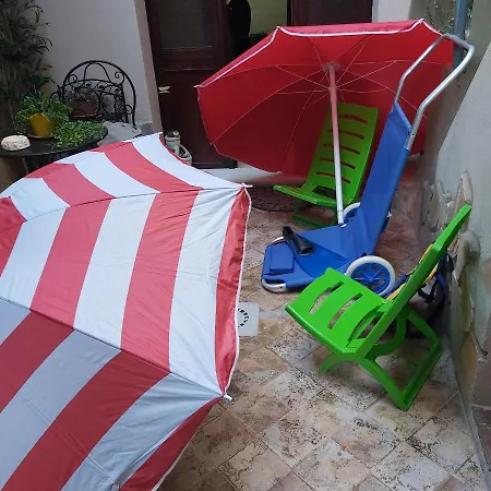 Casa Dell'artista Singola E Indipendente בית נופש קליארי